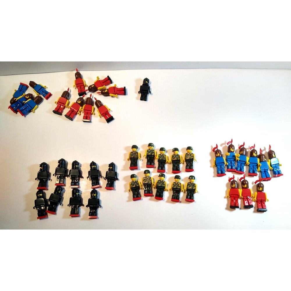 Lot of 28 Vintage Blockhead Plastic Robot Soldier Hard Plastic Figures Movable +